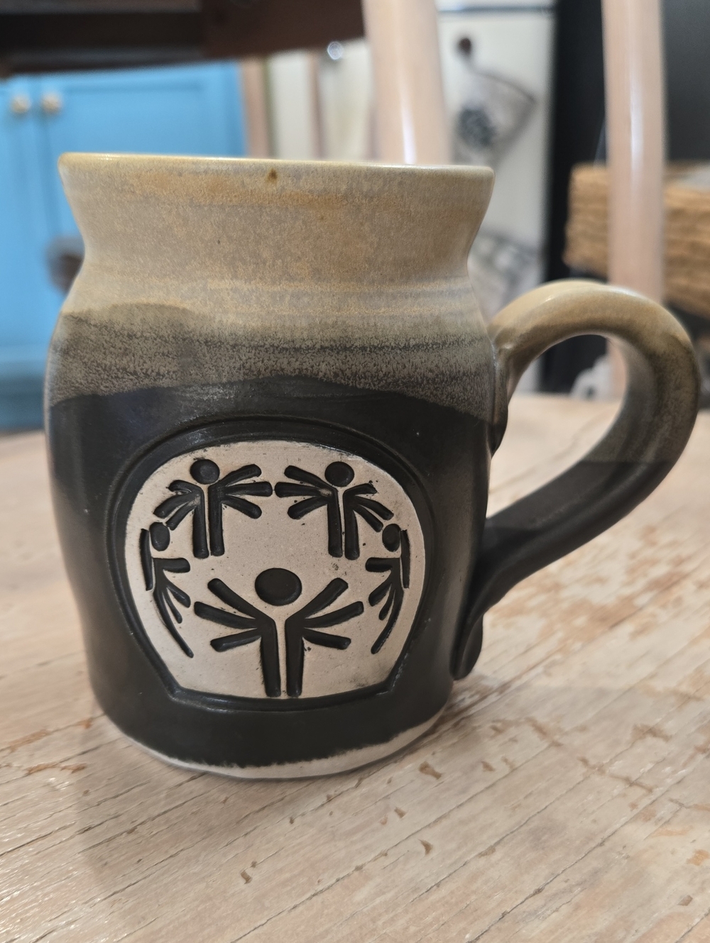 COLDMOUNTAIN Handcrafted Ceramic Mug with Relief Motif in Olive Green and Black